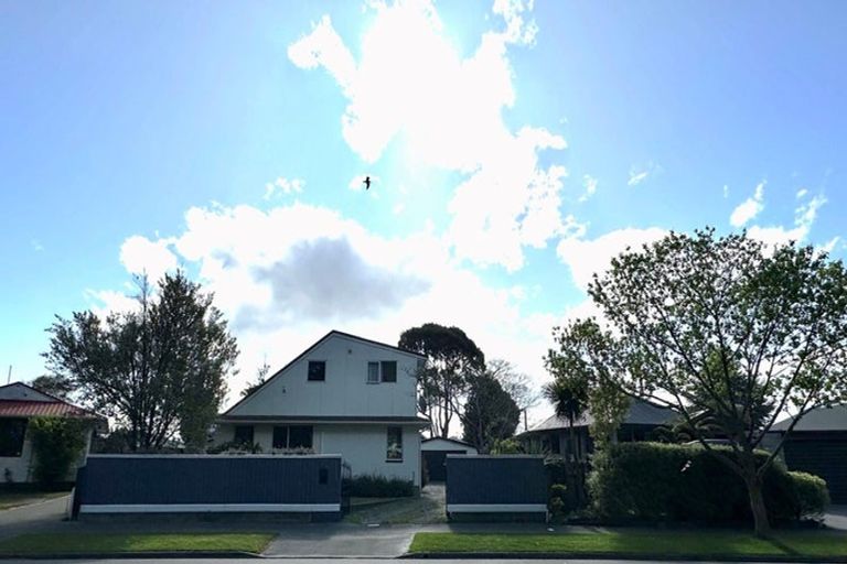 Photo of property in 209 Queenspark Drive, Parklands, Christchurch, 8083