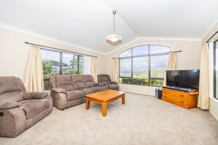 Photo of property in 24 Highgrove Drive, Grandview Heights, Hamilton, 3200