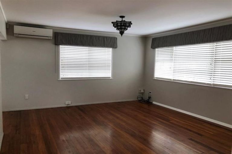 Photo of property in 30 Convair Crescent, Mangere, Auckland, 2022