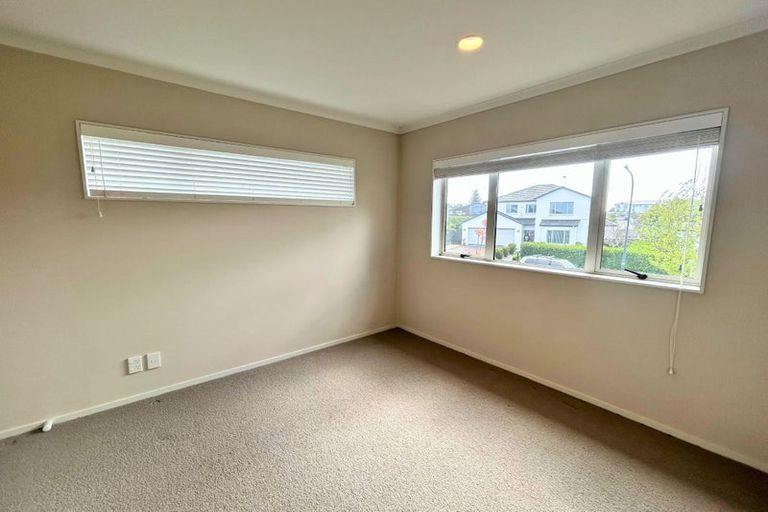 Photo of property in 22 Pickaberry Avenue, Karaka, Papakura, 2113