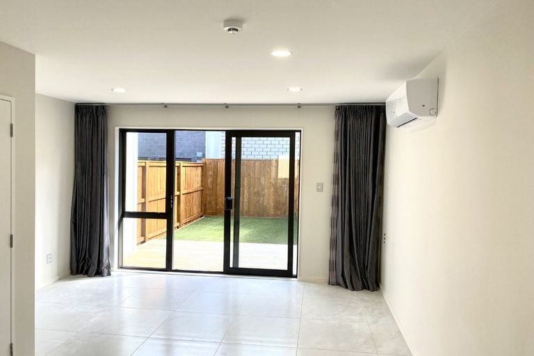 Photo of property in 8/36 Santiago Crescent, Unsworth Heights, Auckland, 0632