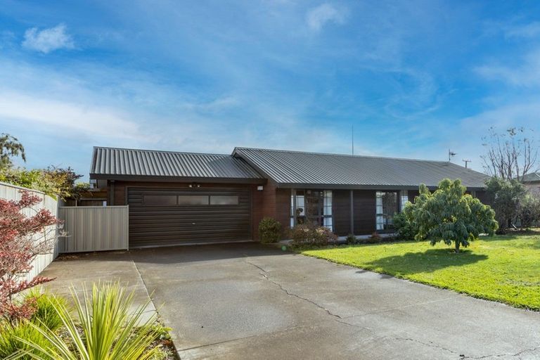 Photo of property in 2 Valerie Street, Clive, 4102