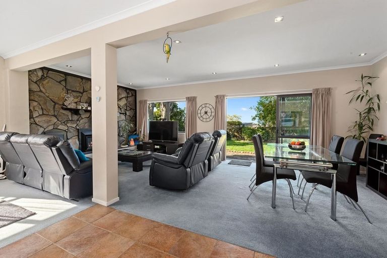 Photo of property in 2/399 East Coast Road, Mairangi Bay, Auckland, 0630