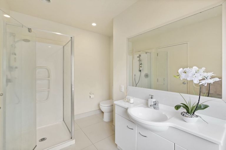 Photo of property in 2/60 Arran Road, Browns Bay, Auckland, 0630