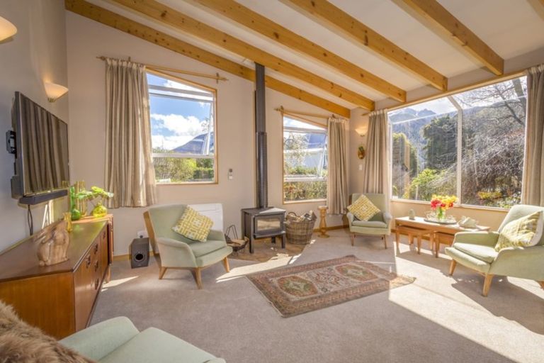 Photo of property in 1 Kent Street, Arrowtown, 9302