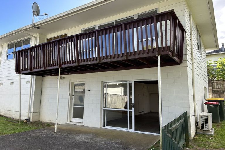 Photo of property in 2/28 Leaver Place, Weymouth, Auckland, 2103