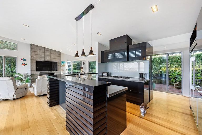 Photo of property in 1091 Whangaparaoa Road, Tindalls Beach, Whangaparaoa, 0930