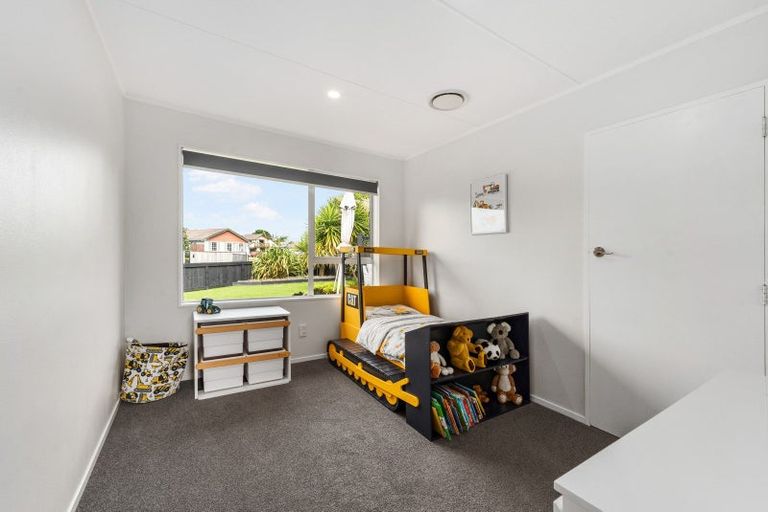 Photo of property in 15 Escort Grove, Awapuni, Palmerston North, 4412