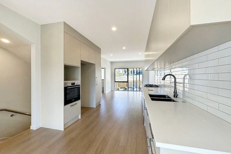 Photo of property in 9/28 Ludlow Terrace, Totara Vale, Auckland, 0627