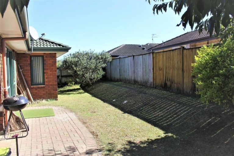 Photo of property in 5 Sandwick Drive, Weymouth, Auckland, 2103