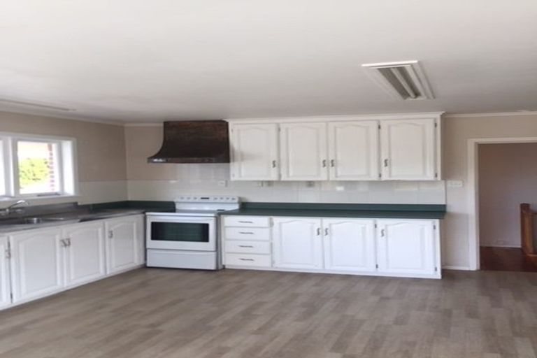 Photo of property in 17 School Road, Riverhead, 0820