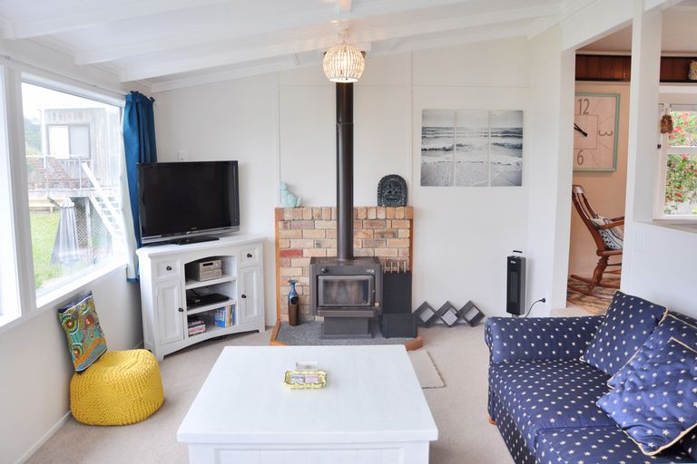 Photo of property in 8 Hillside Crescent, Leigh, 0985