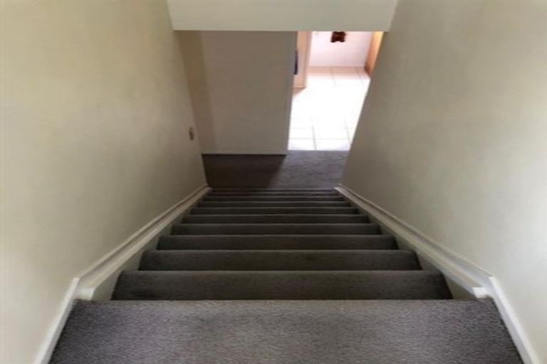 Photo of property in 74 Redoubt Road, Goodwood Heights, Auckland, 2105