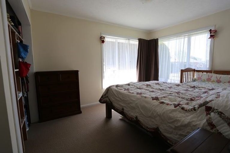 Photo of property in 11 Glenora Place, Hornby, Christchurch, 8042