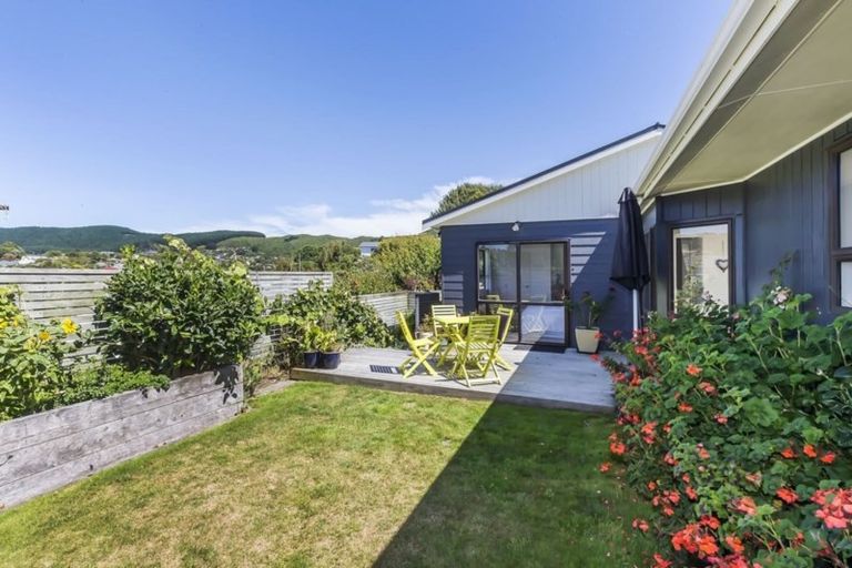 Photo of property in 14 Romney Square, Tawa, Wellington, 5028