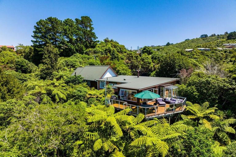 Photo of property in 60 Pomare Road, Tirohanga, Lower Hutt, 5010