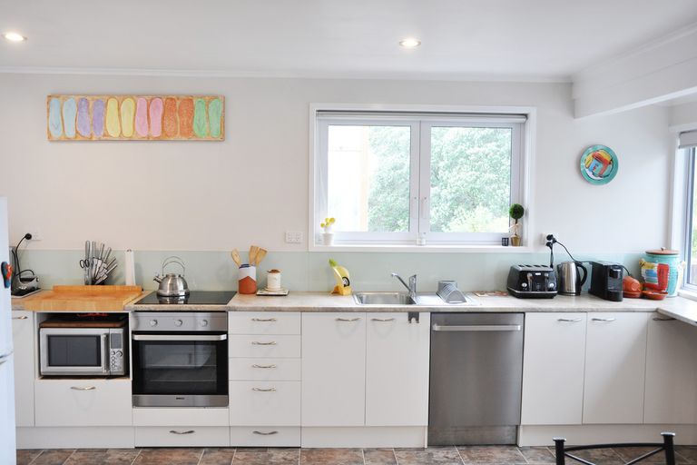 Photo of property in 8 Hillside Crescent, Leigh, 0985