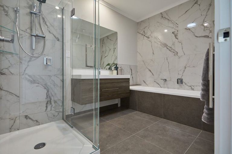 Photo of property in 46 Karepiro Drive, Stanmore Bay, Whangaparaoa, 0932