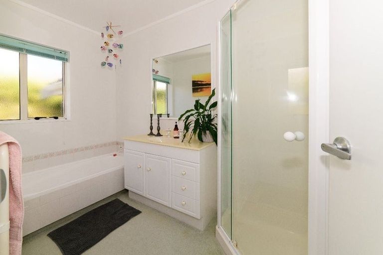 Photo of property in 54 Huia Street, Waikanae, 5036