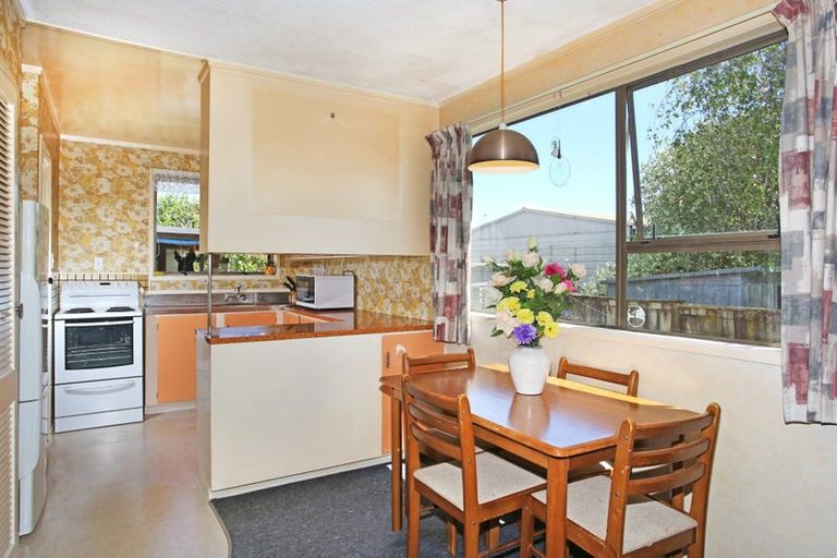 Photo of property in 2/7 Mon Desir Place, Manurewa, Auckland, 2102