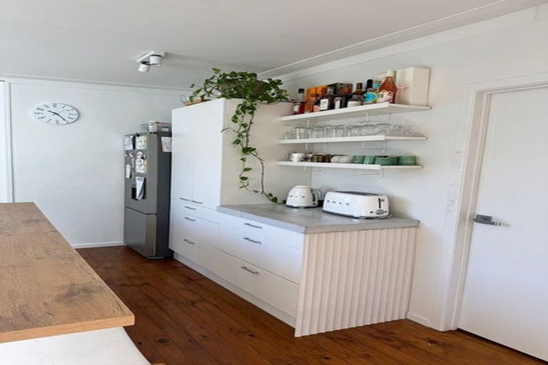 Photo of property in 55 Sunset Road, Totara Vale, Auckland, 0632