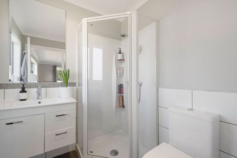 Photo of property in 900b Whangaparaoa Road, Manly, Whangaparaoa, 0930