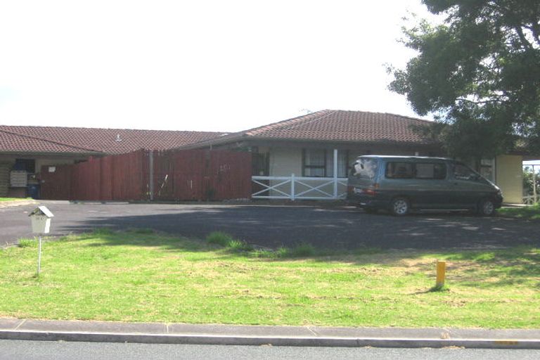 Photo of property in 35 Akoranga Drive, Northcote, Auckland, 0627