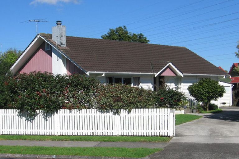 Photo of property in 101 Edgewater Drive, Pakuranga, Auckland, 2010