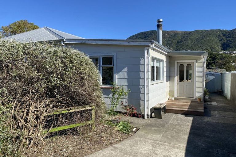 Photo of property in 65 Broadway, Picton, 7220