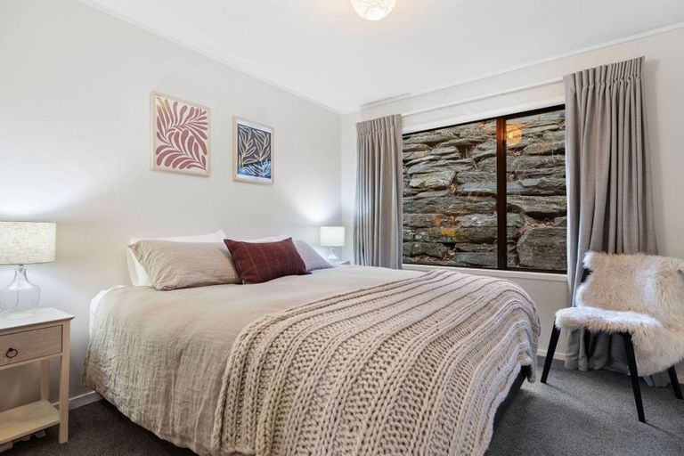 Photo of property in 33 Mcdonnell Road, Arrowtown, 9302