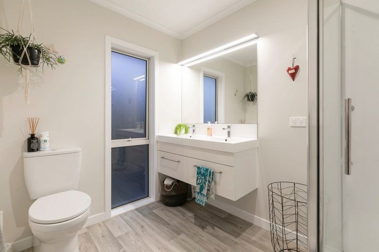 Photo of property in 2 Livingstone Drive, Papamoa Beach, Papamoa, 3118