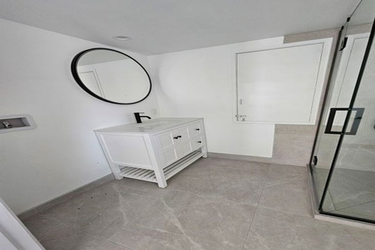 Photo of property in 19 Hutchinsons Road, Bucklands Beach, Auckland, 2014