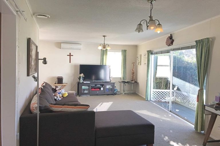 Photo of property in 37 Scott Road, Papakura, 2110