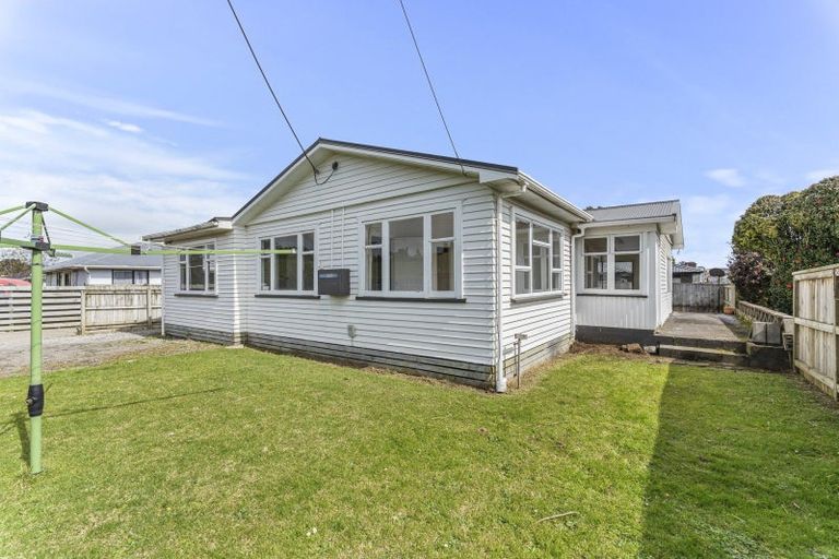 Photo of property in 44 Egmont Road, Waiwhakaiho, New Plymouth, 4312