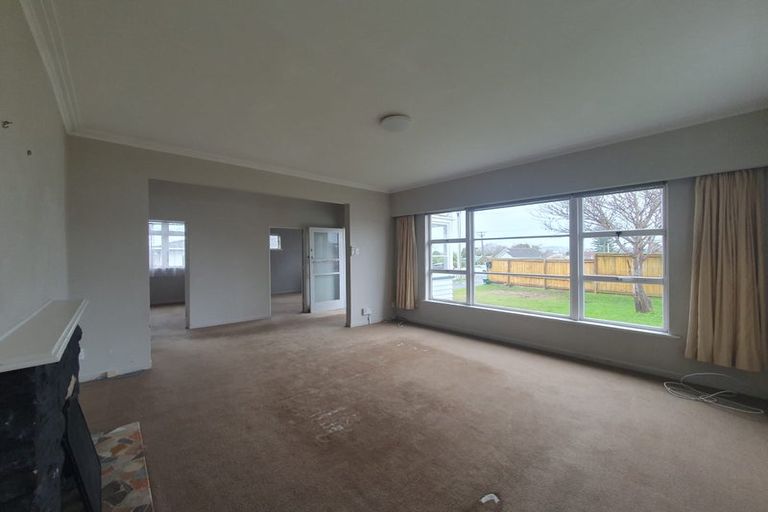 Photo of property in 2 Wattle Street, New Lynn, Auckland, 0600
