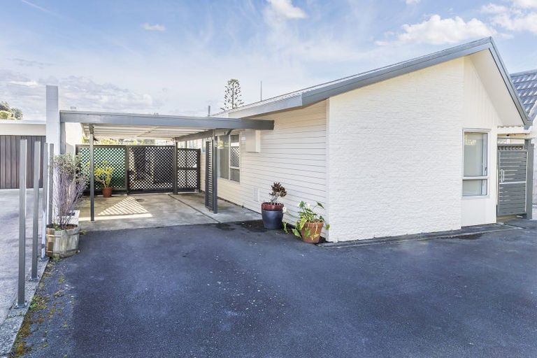 Photo of property in 5a Oak Avenue, Paremata, Porirua, 5024