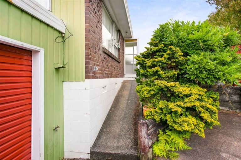 Photo of property in 2/46a Kamara Road, Glen Eden, Auckland, 0602