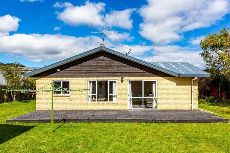 Photo of property in 3 Ipswich Grove, Wainuiomata, Lower Hutt, 5014