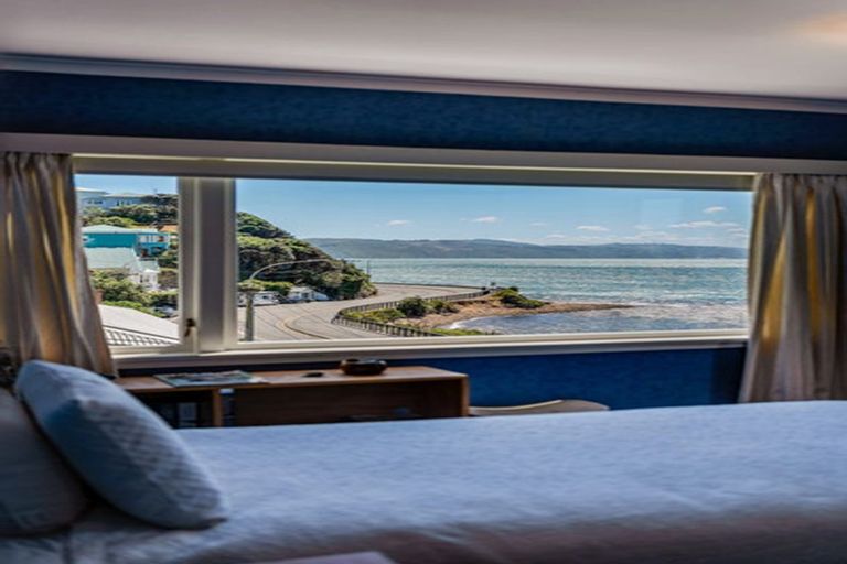 Photo of property in 62 Evans Bay Parade, Roseneath, Wellington, 6021