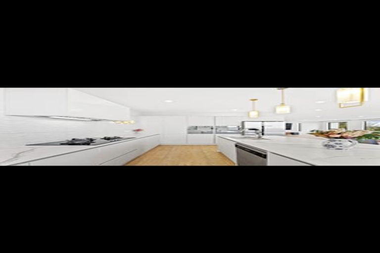 Photo of property in 17a Deuxberry Avenue, Northcote, Auckland, 0627