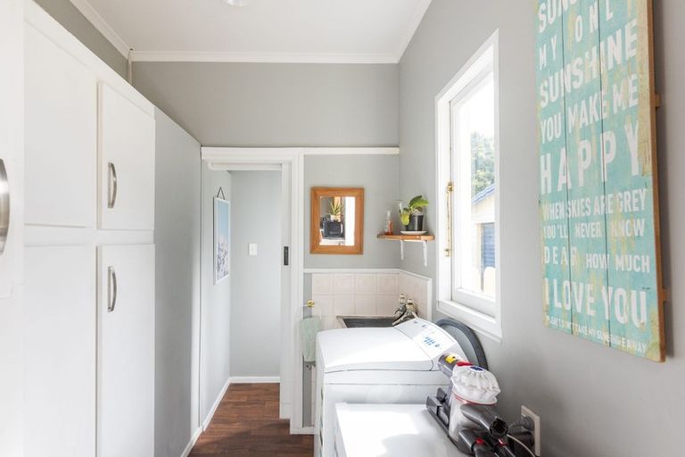 Photo of property in 15 Kingswood Street, Takaro, Palmerston North, 4412