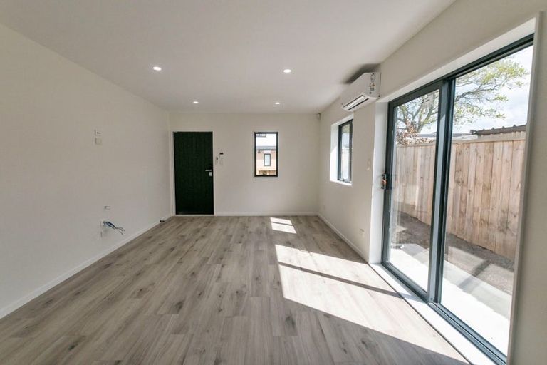 Photo of property in 17e Martin Place, Kelston, Auckland, 0602