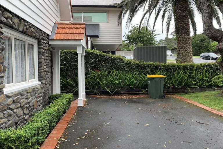 Photo of property in 5 Rae Road, Campbells Bay, Auckland, 0620