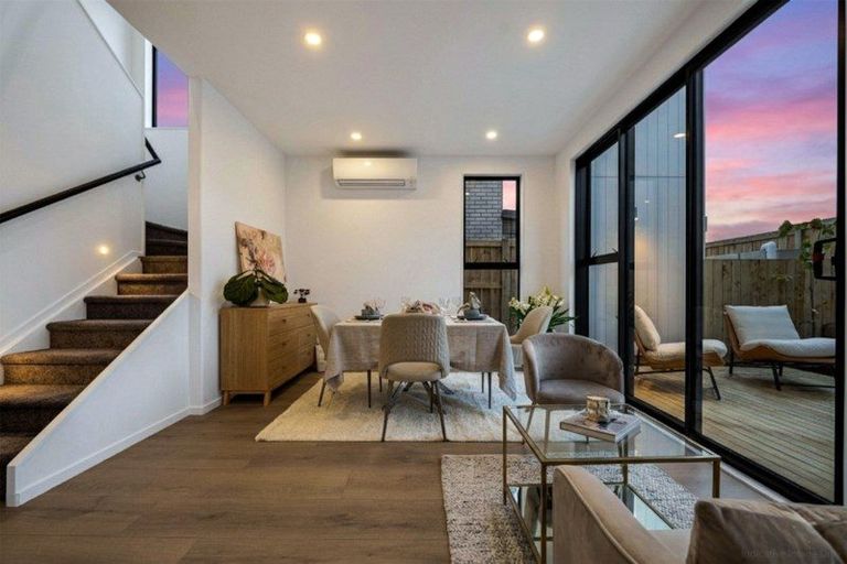 Photo of property in 3b Jillteresa Crescent, Half Moon Bay, Auckland, 2012