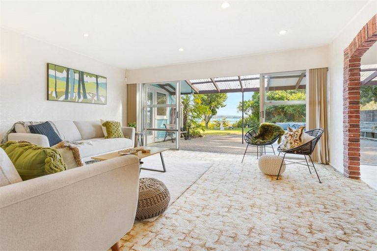 Photo of property in 28 Dawnhaven Drive, Te Atatu Peninsula, Auckland, 0610