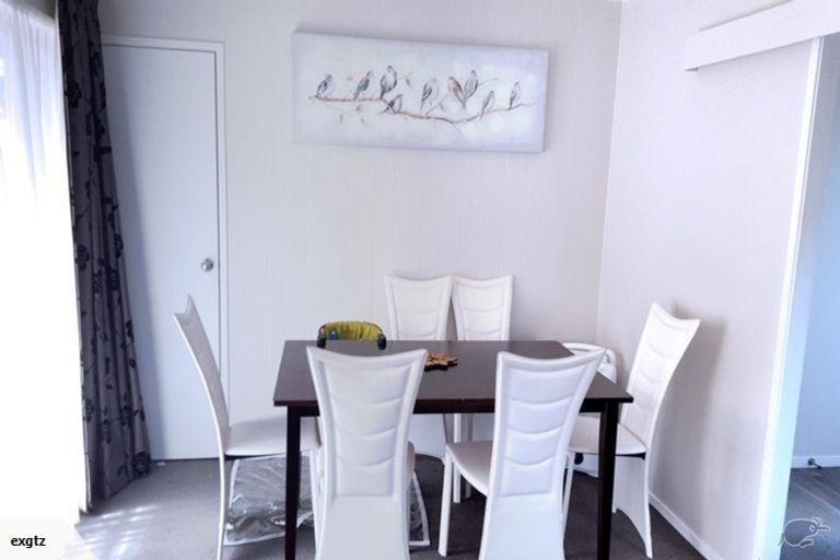 Photo of property in 21 Oreil Avenue, West Harbour, Auckland, 0618