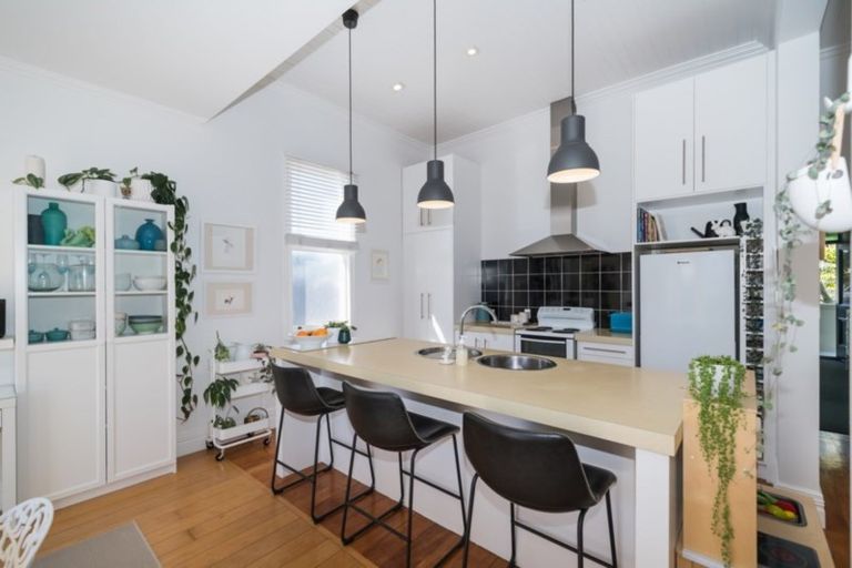 Photo of property in 15 Douglas Street, West End, Palmerston North, 4412