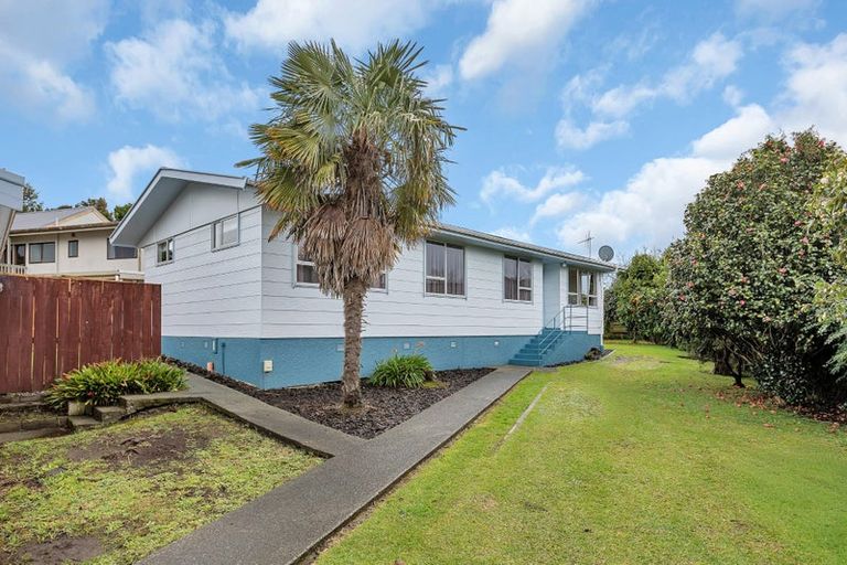 Photo of property in 10 Gannet Place, One Tree Point, 0118