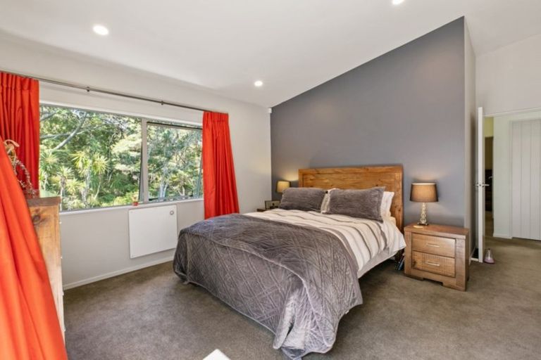 Photo of property in 2/72 Spinella Drive, Bayview, Auckland, 0629