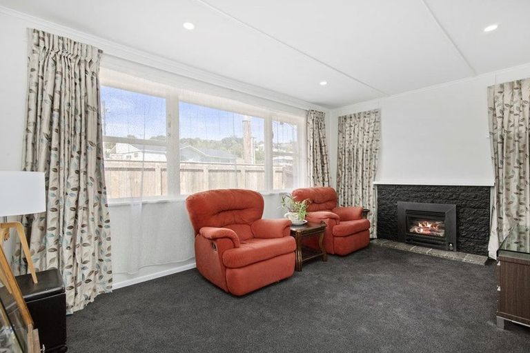 Photo of property in 5 Cara Crescent, Paparangi, Wellington, 6037